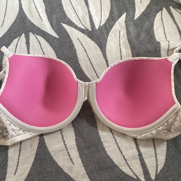 Pink 32D bra - Picture 2 of 3